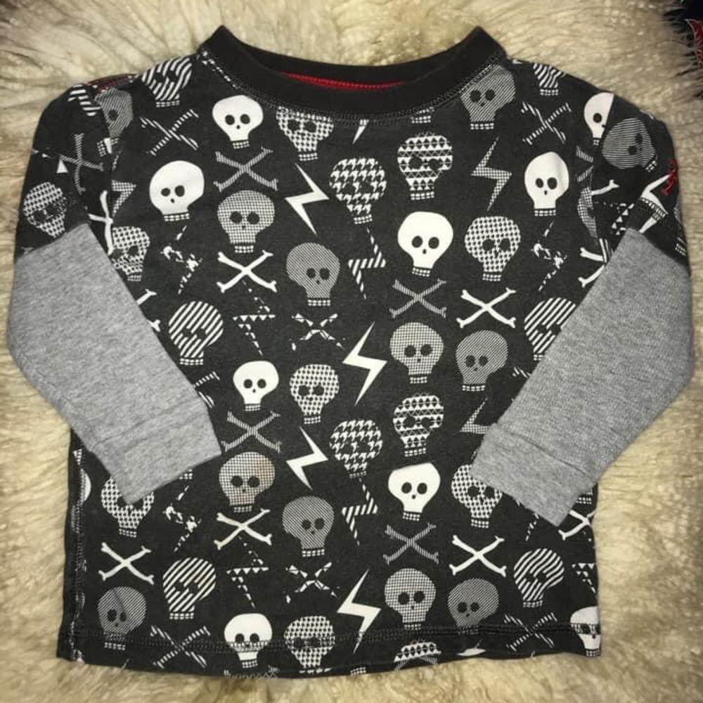 GUC 77 Kids by American Eagle skull graphic l/s tee